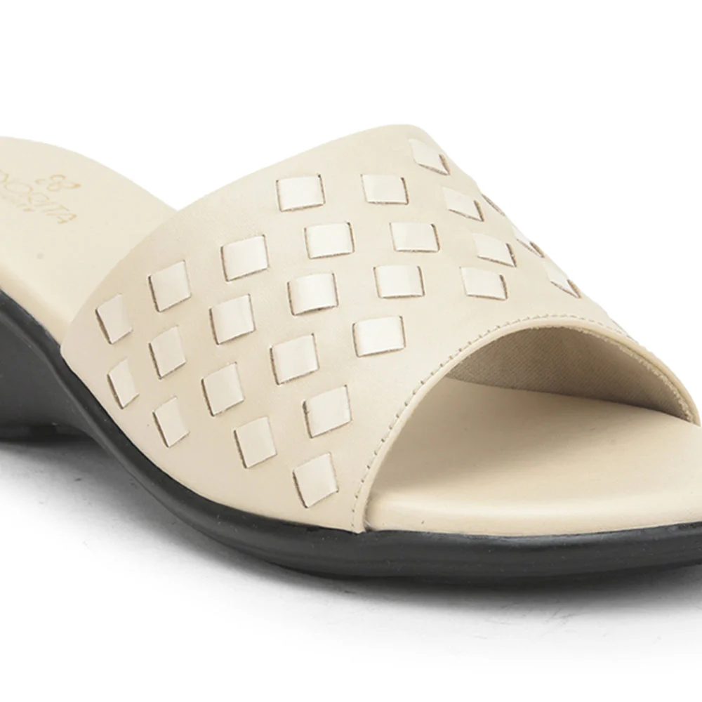 Senorita Ethnic Sandal For Ladies (Cream) MDL-81 By Liberty - Image 6